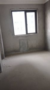 南湖佳苑三室一厅105平毛坯38万