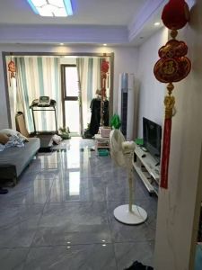 高铁时代广场105平方三室两厅 精装修