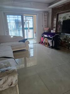 圆梦苑三室两厅精装修家电家具齐全，55万可谈能按揭贷款贷地暖105平方