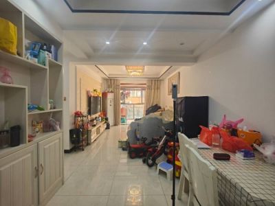 北城光明北部湾，三室两厅一厨一卫精装修，全天采光看房方便，家具家电全送，诚心急售，87平米，另外，赠送六个平方，急售65万，能按揭贷款