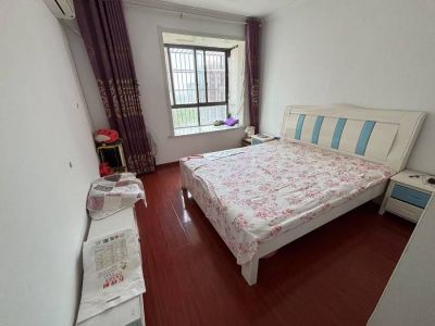 华展中央花园三室二厅48万