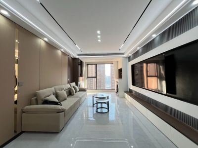 裕徽苑 边户南北双阳台 92+6平米 全新精装 送电视 中央空调 洗衣机