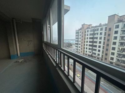 谊华122平方大洋房四房两卫