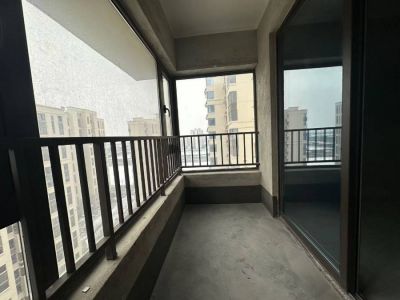 文德凯旋门四房双卫124平  急售60