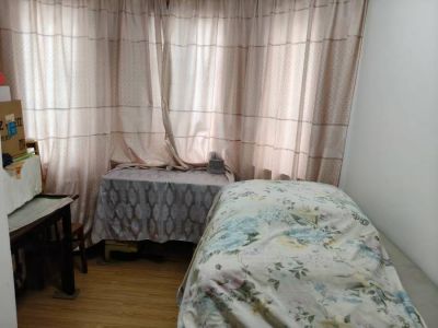 中央花园三室两厅 家具家电齐全拎包入住