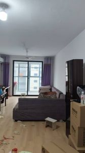 城南安置小区(丰香南苑)中装3室二厅1200元