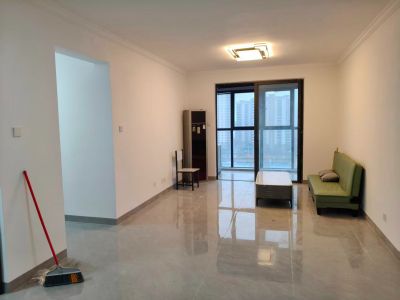 丰香南苑三室两厅家具家电齐全拎包入住